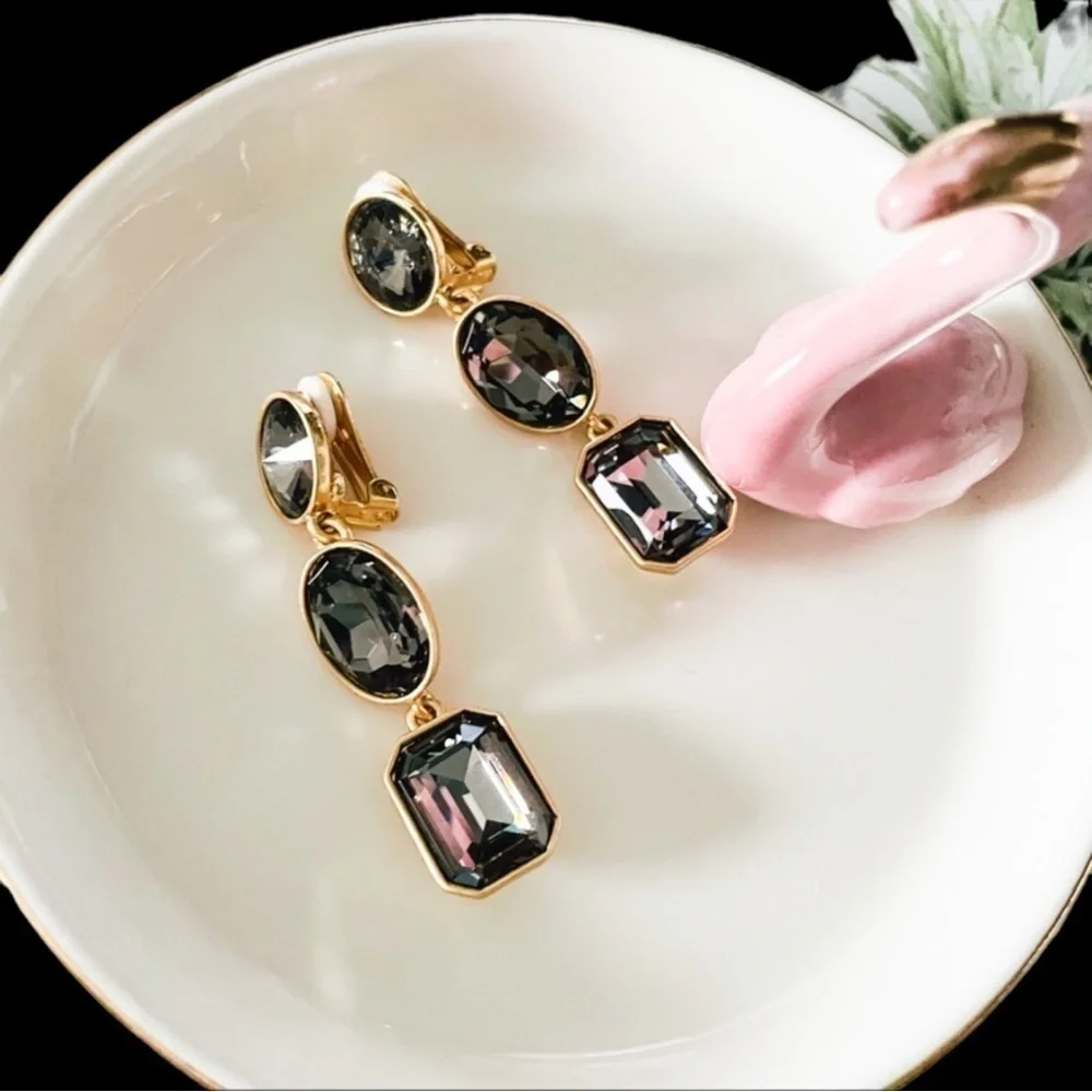 OSCAR de la Renta Crystal Baroque Geometry Ear Clip Earrings Black - Picture 3 of 5